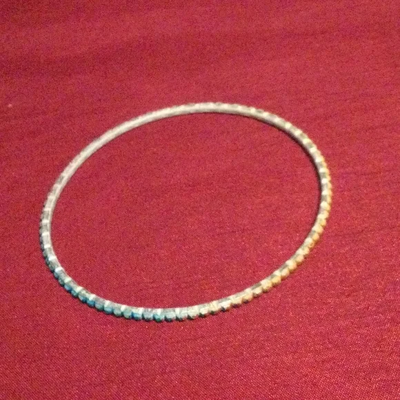 8 Coloured Bracelets - Picture 6 of 16